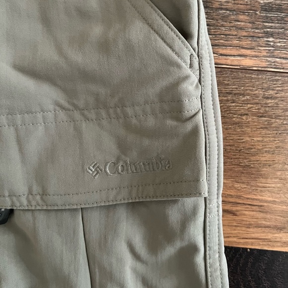 Men’s Columbia Belted Titanium Cargo Shorts - Picture 3 of 5